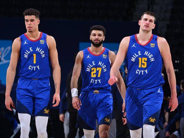 詹姆斯告诉 詹姆斯告诉